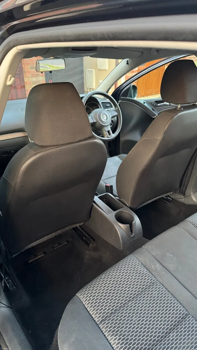 Volkswagen Golf 2009 - Image 2