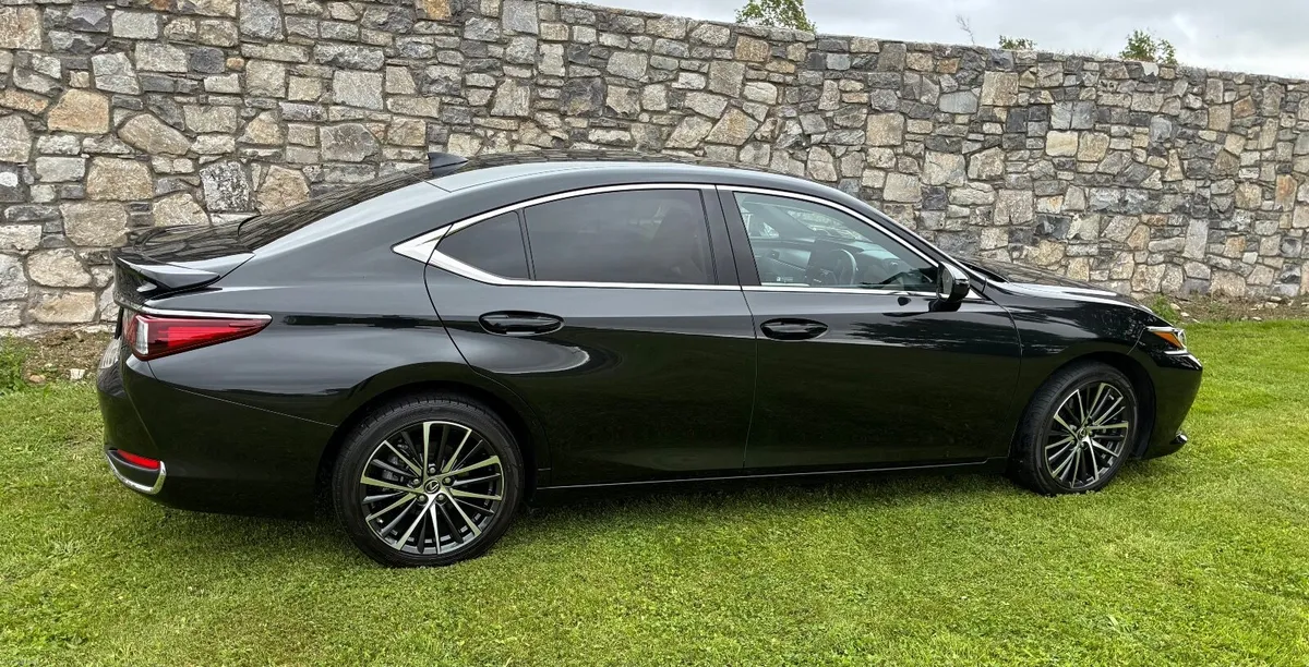 Lexus ES300h 2025 - Image 6