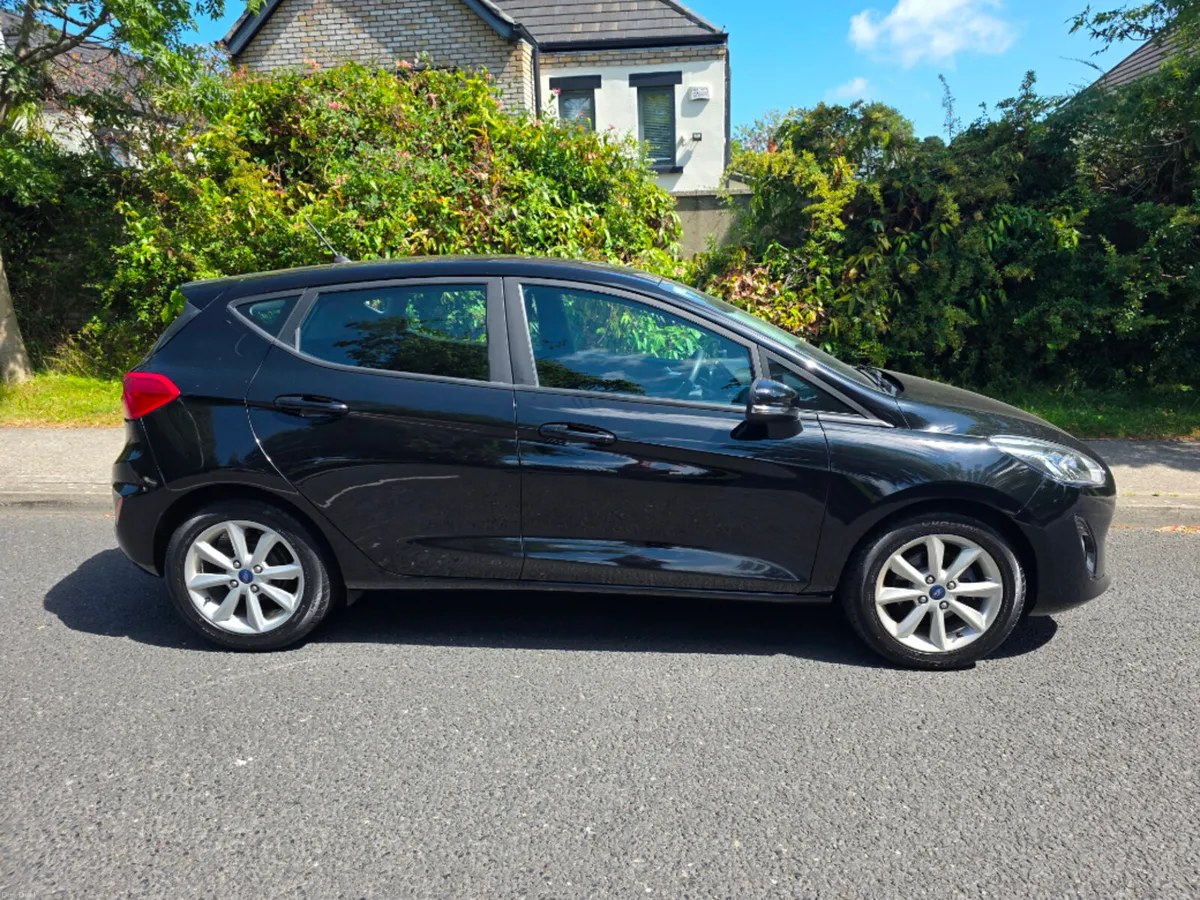 Ford Fiesta Zetec 1.1 70PS 5M 4DR - Image 2