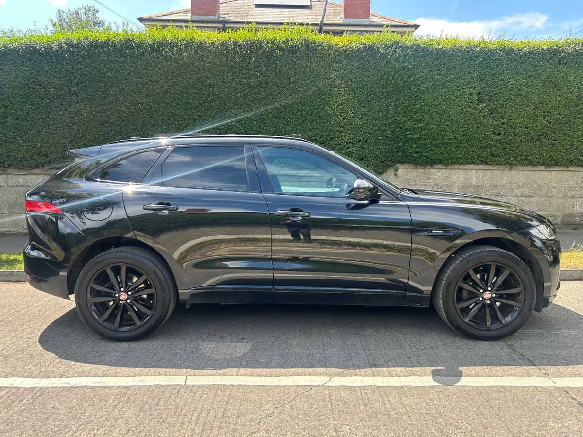 2017 JAGUAR F PACE R SPORT PANORAMIC SUNROOF - Image 4