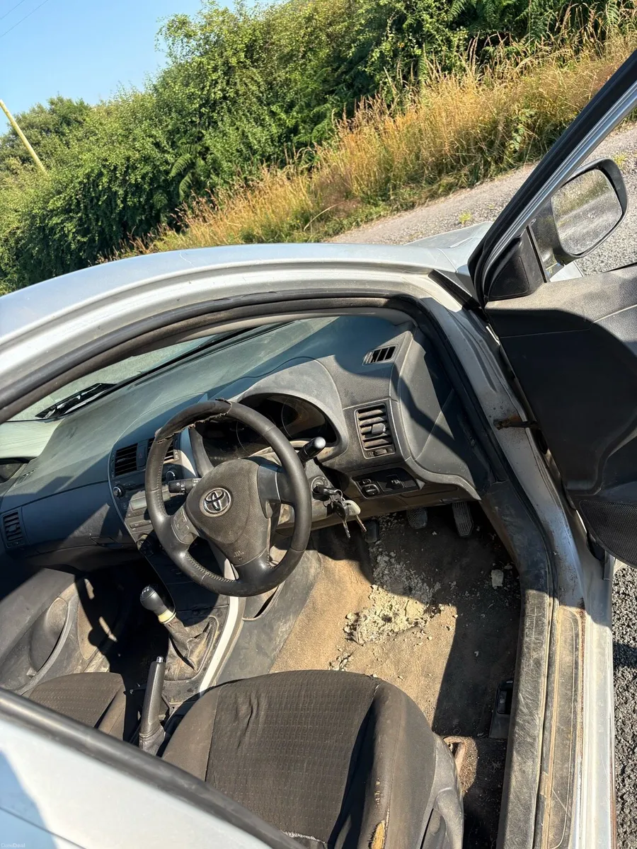 Toyota Corolla - Image 4