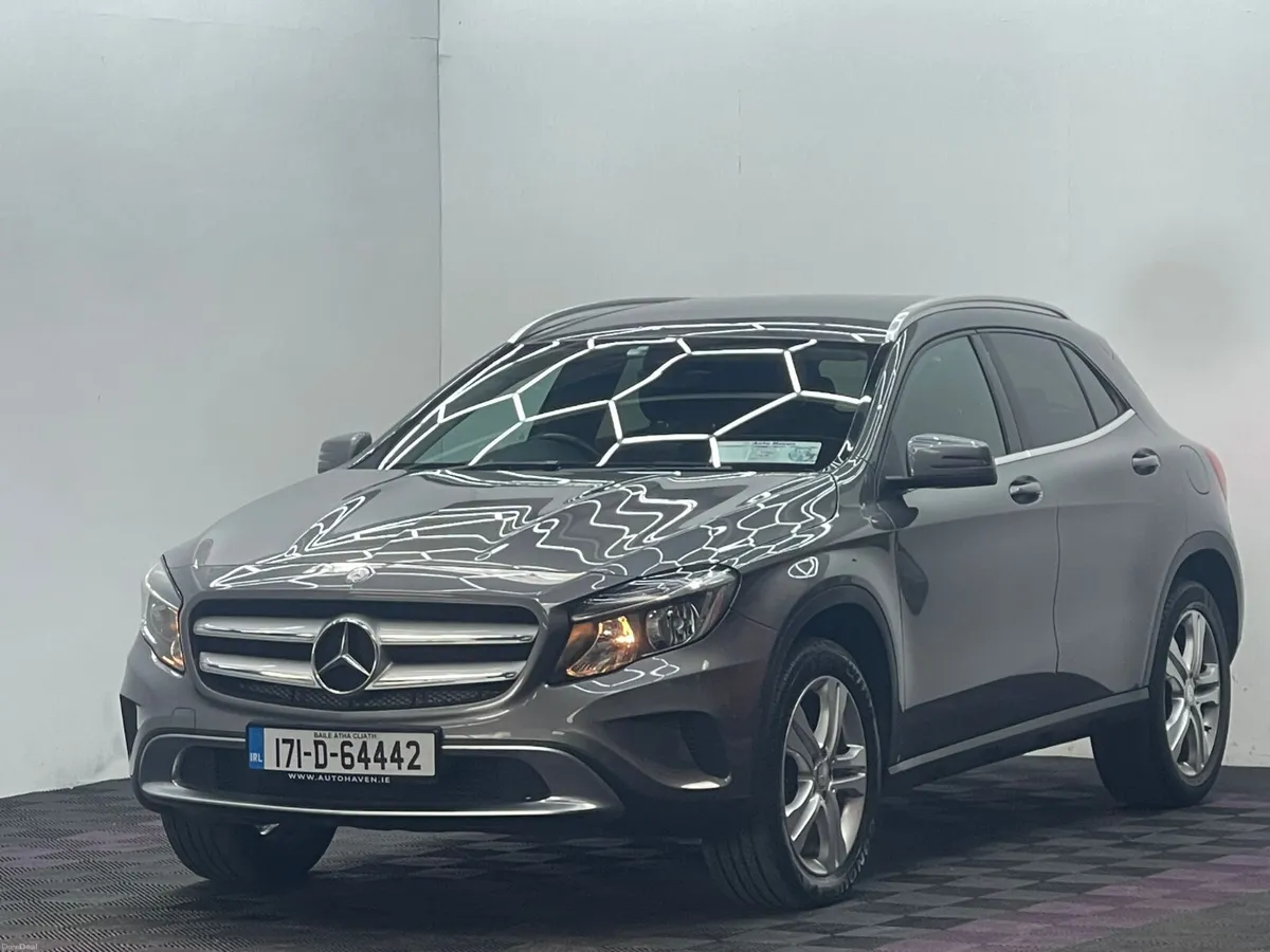 2017 Mercedes-Benz GLA200D, Automatic - Image 3