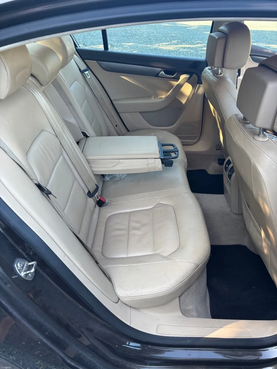 Volkswagen Passat 2014 - Image 2