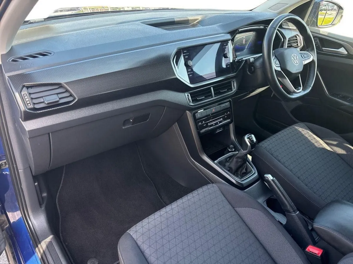 Volkswagen T-Cross Life 1.0 TSI 95HP - Image 2