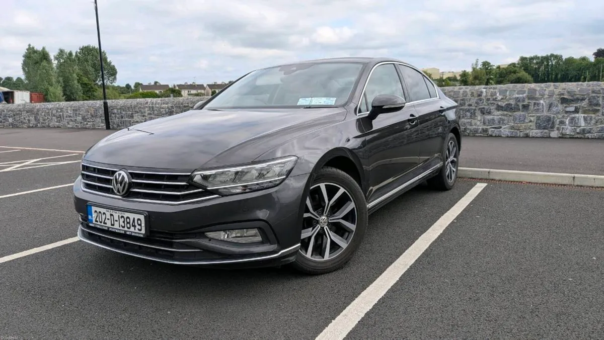 Passat car - Image 2