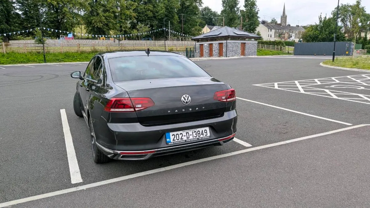 Passat car - Image 4