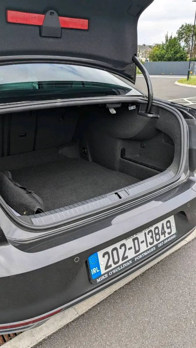 Passat car - Image 6