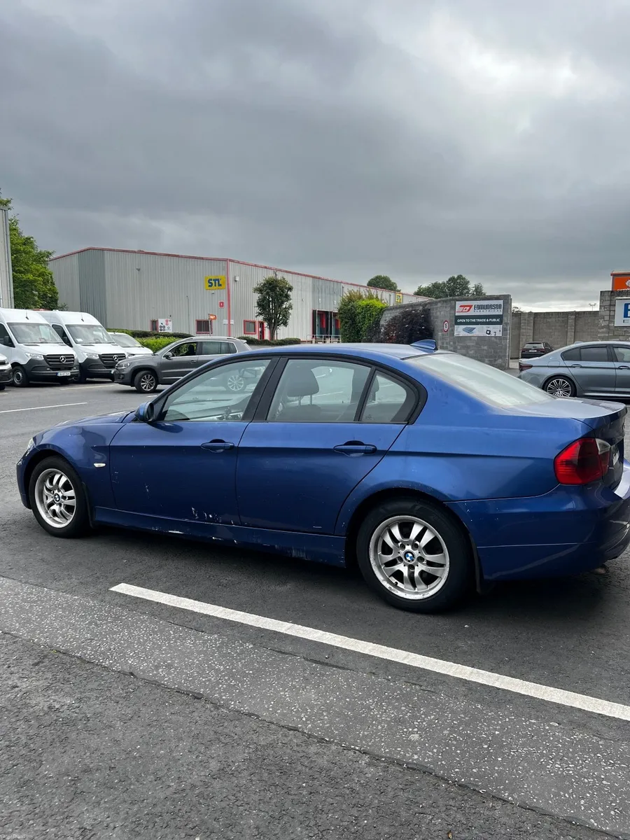 BMW 3-Series 2007 - Image 2