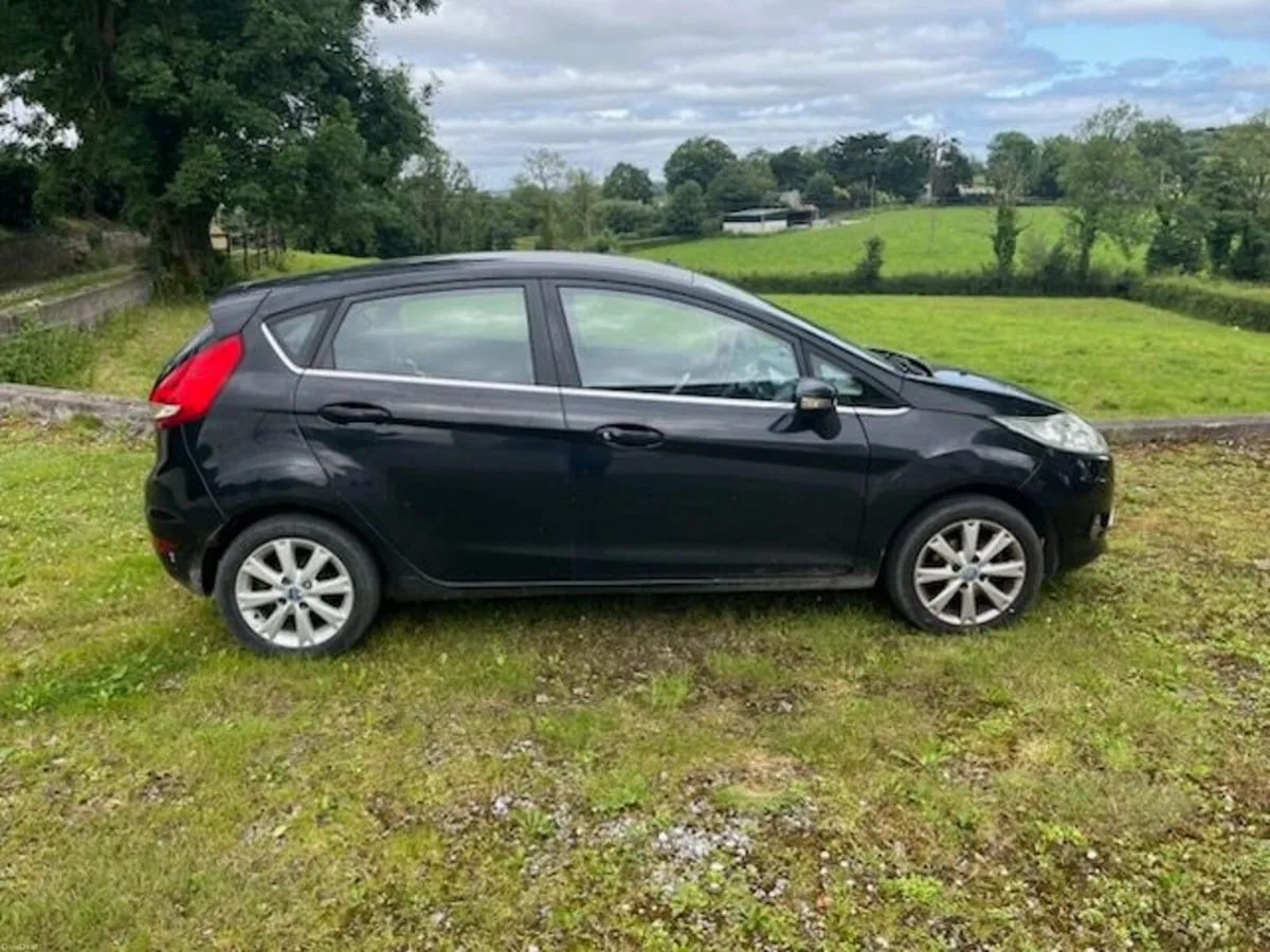 Ford Fiesta 2010 - Image 1