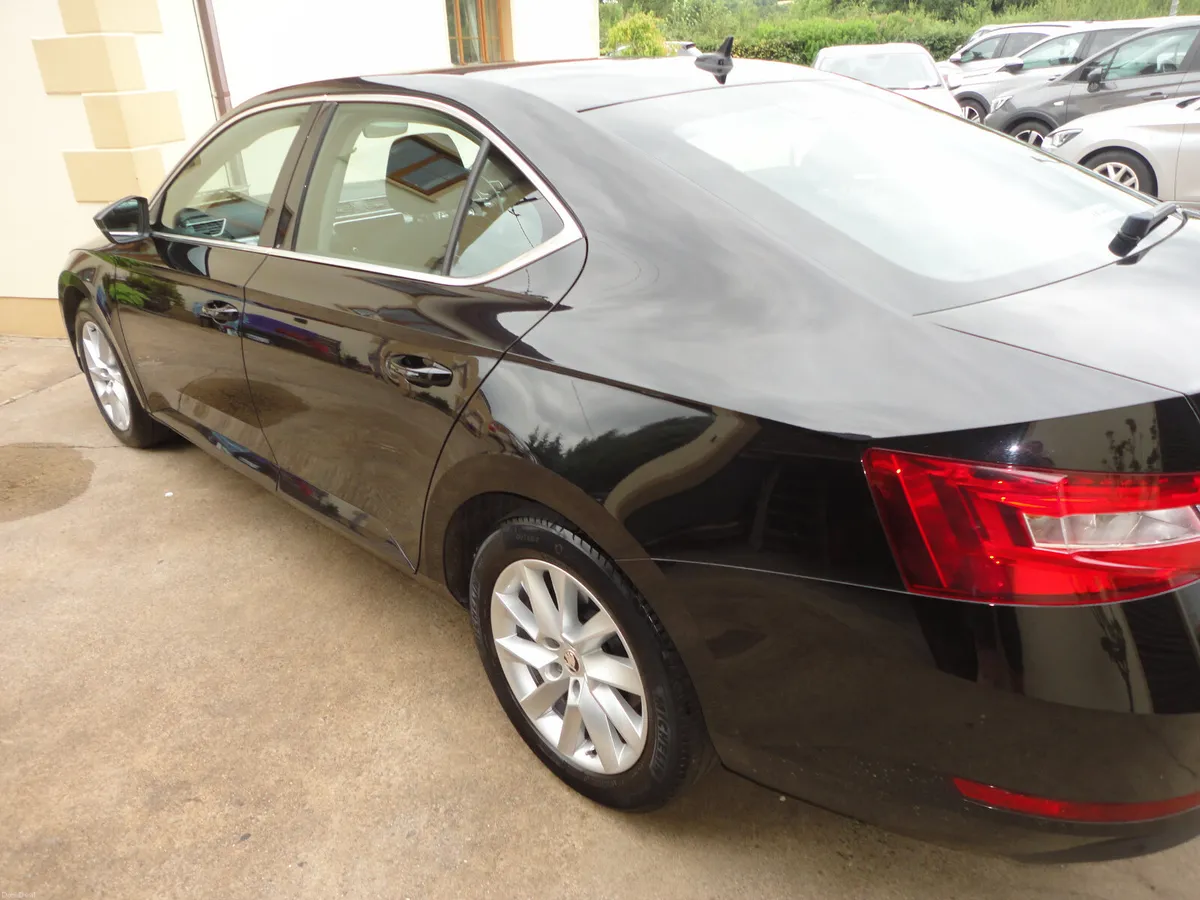 Skoda Superb 2023 - Image 4