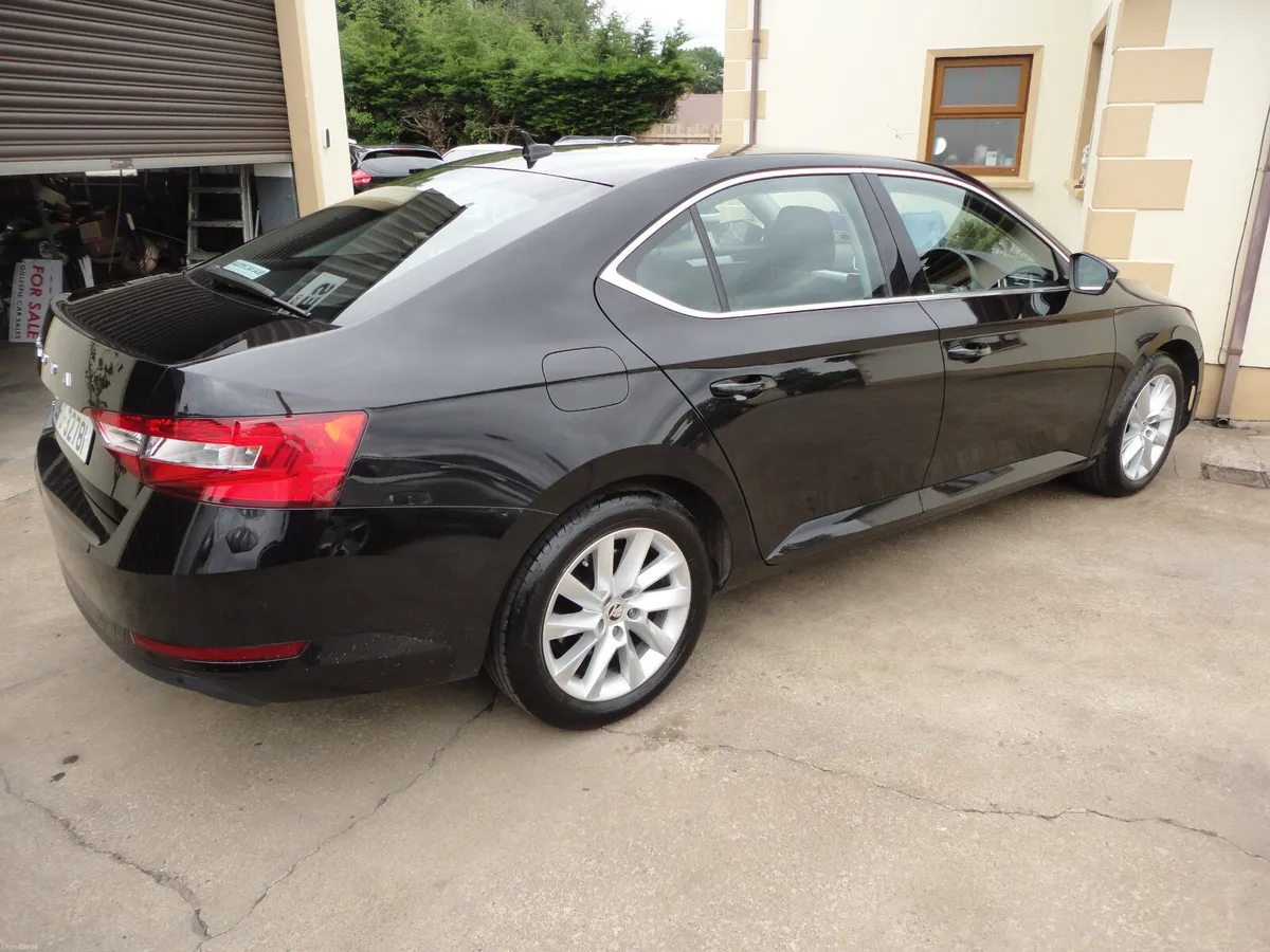 Skoda Superb 2023 - Image 5