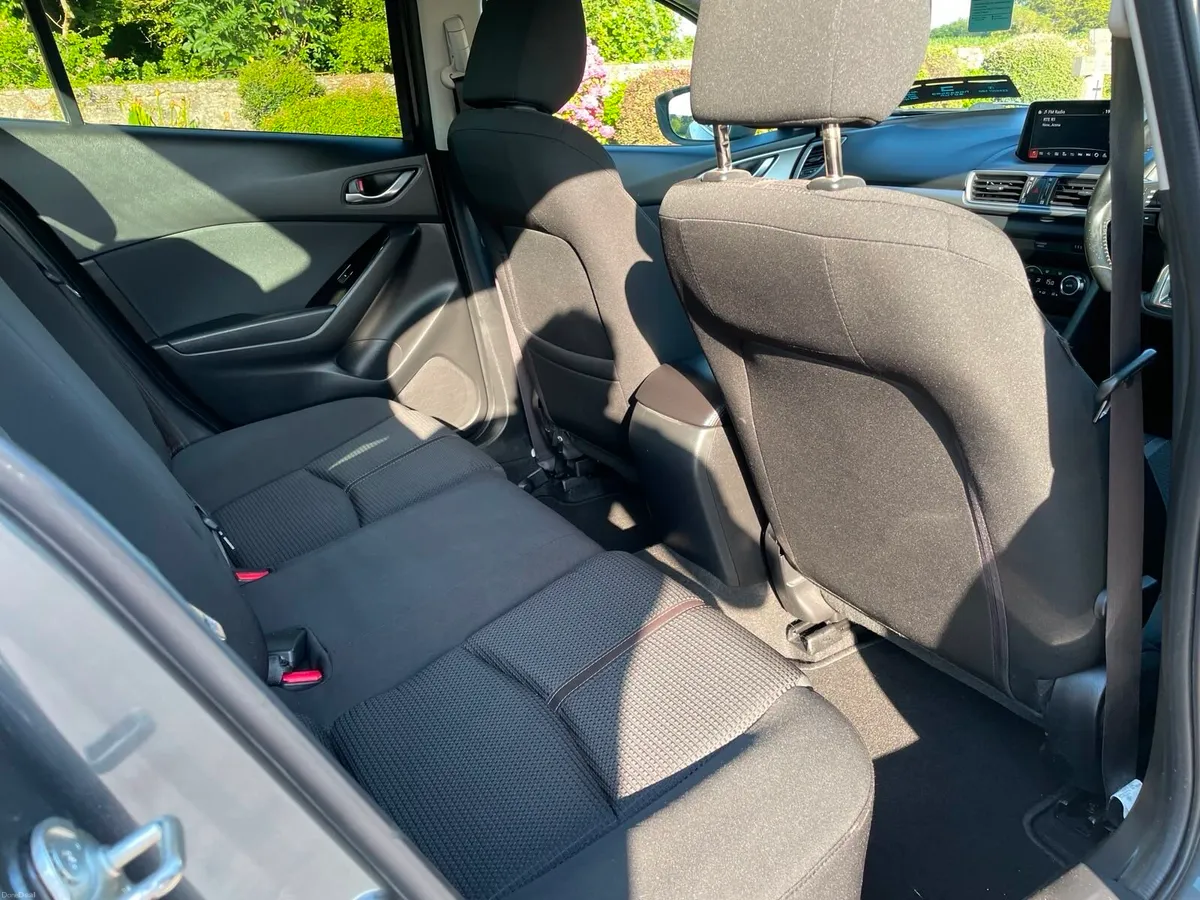 2017 Mazda 3 Executive SE 1.5 Diesel Manual - Image 4