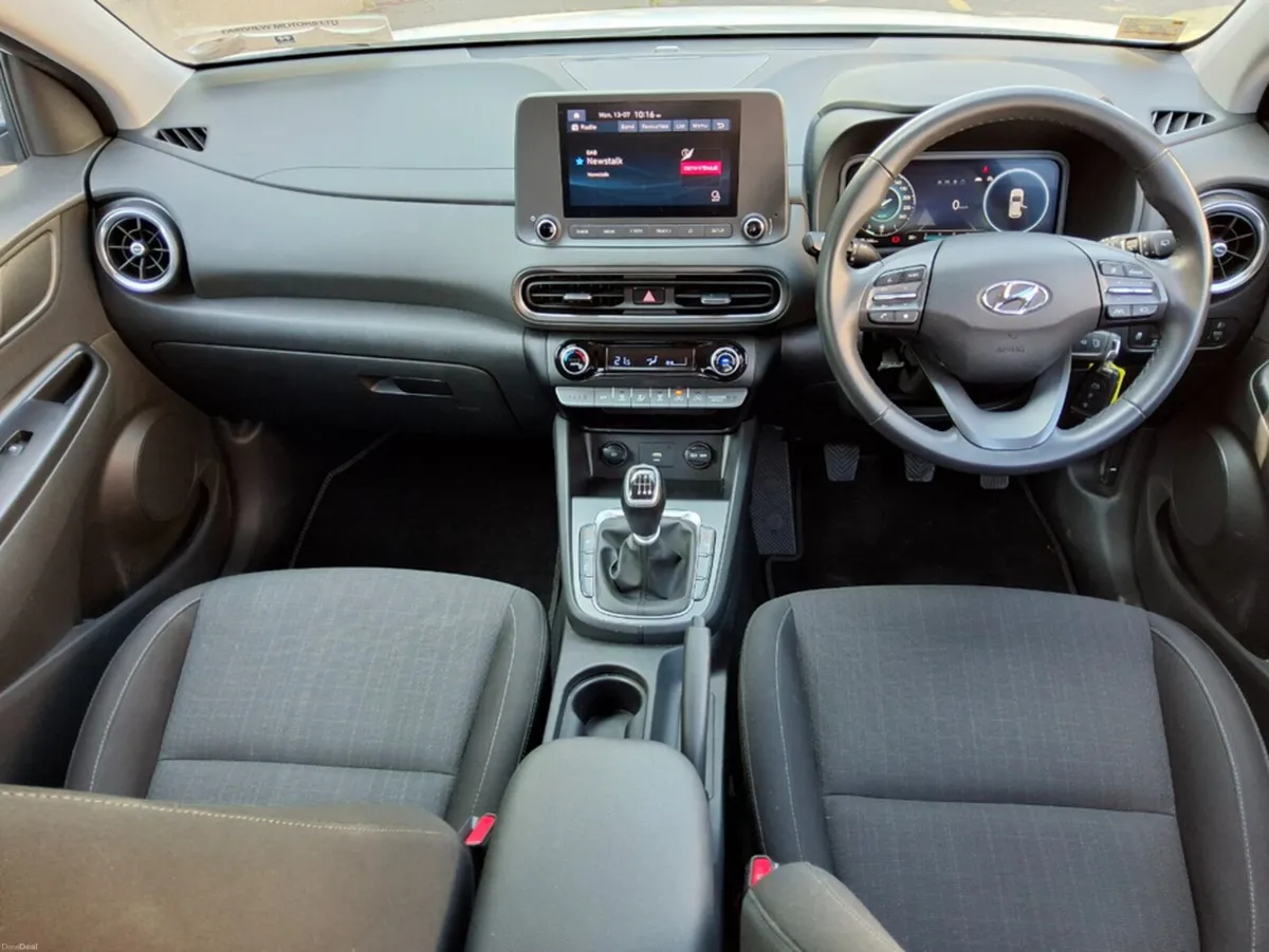 Hyundai KONA EXECUTIVE - Image 5