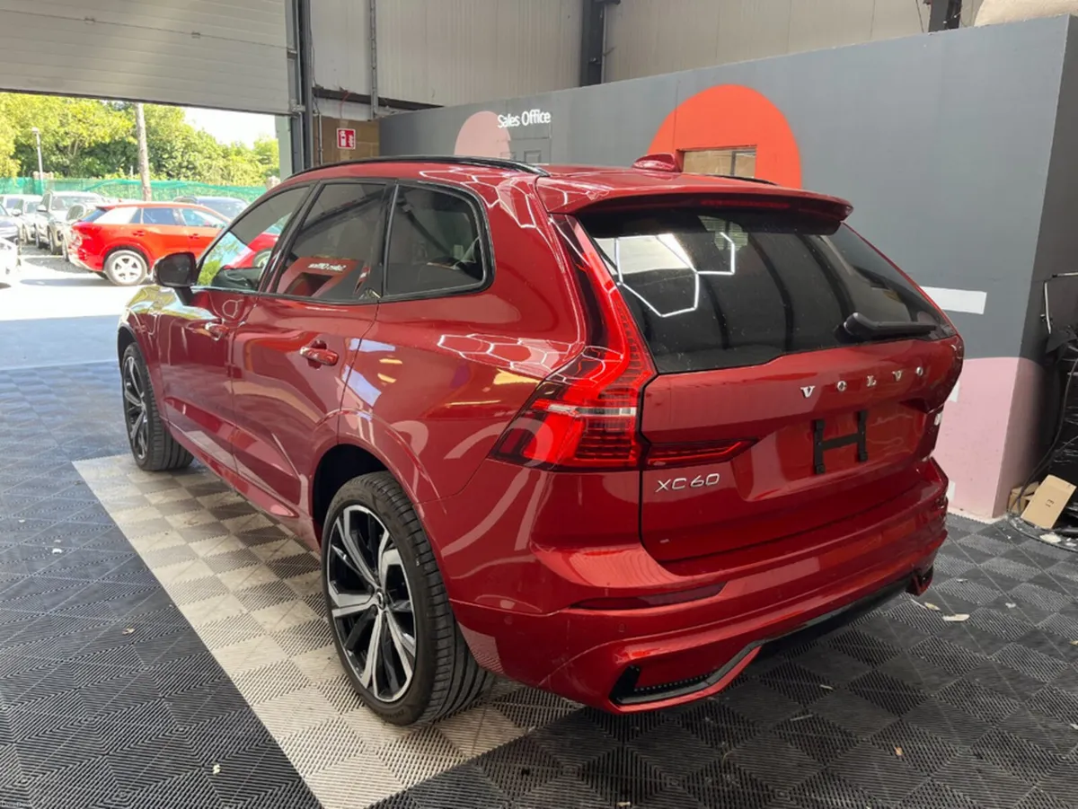 Volvo XC60 2024 VOLVO XC60 T6 PLUG-IN 2.0 AUTOMATI - Image 4