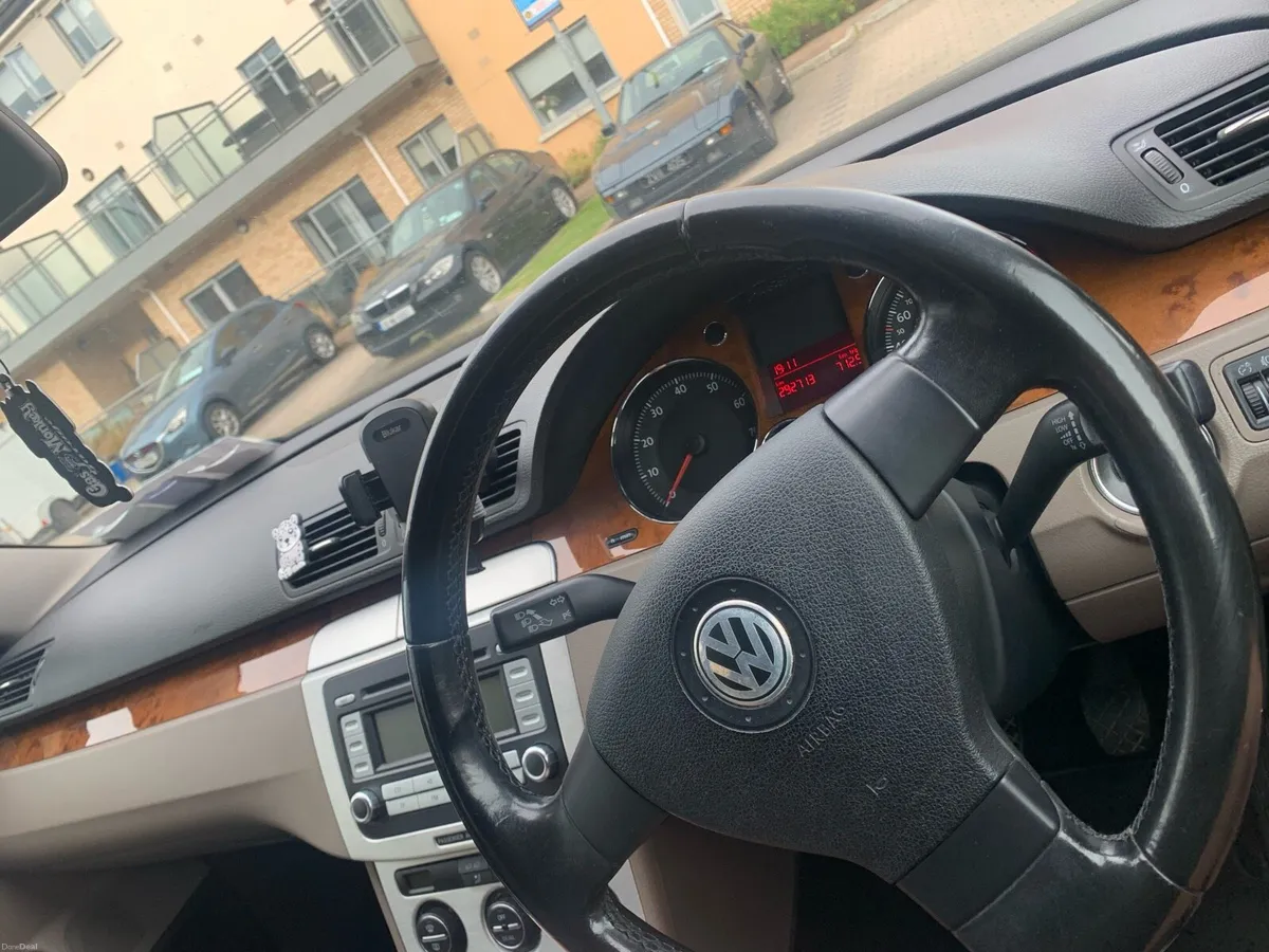 Volkswagen Passat - Image 4