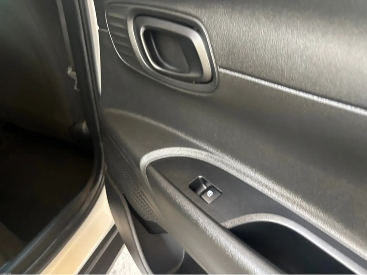 Hyundai Bayon EXECUTIVE 5DR - Image 3
