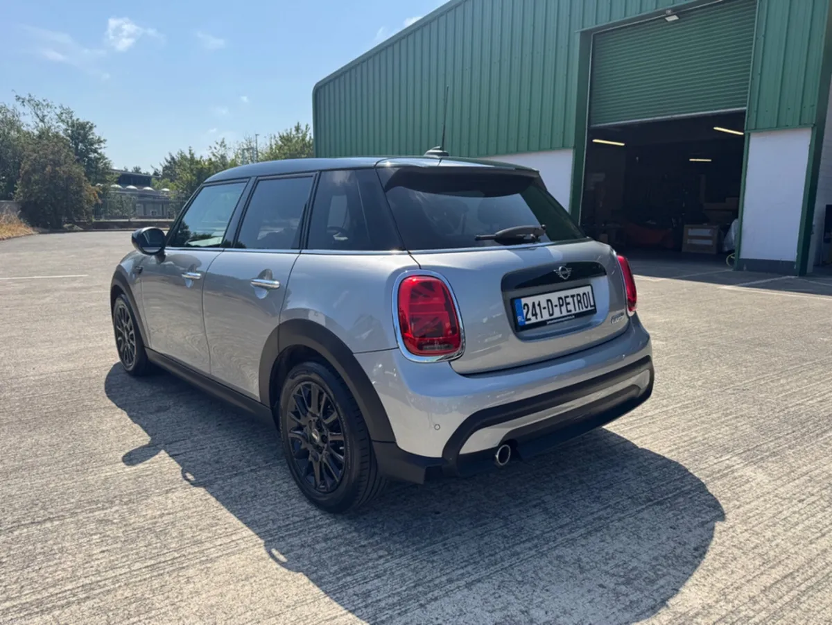 Mini Cooper CLASSIC PREMIUM AUTO - Image 3