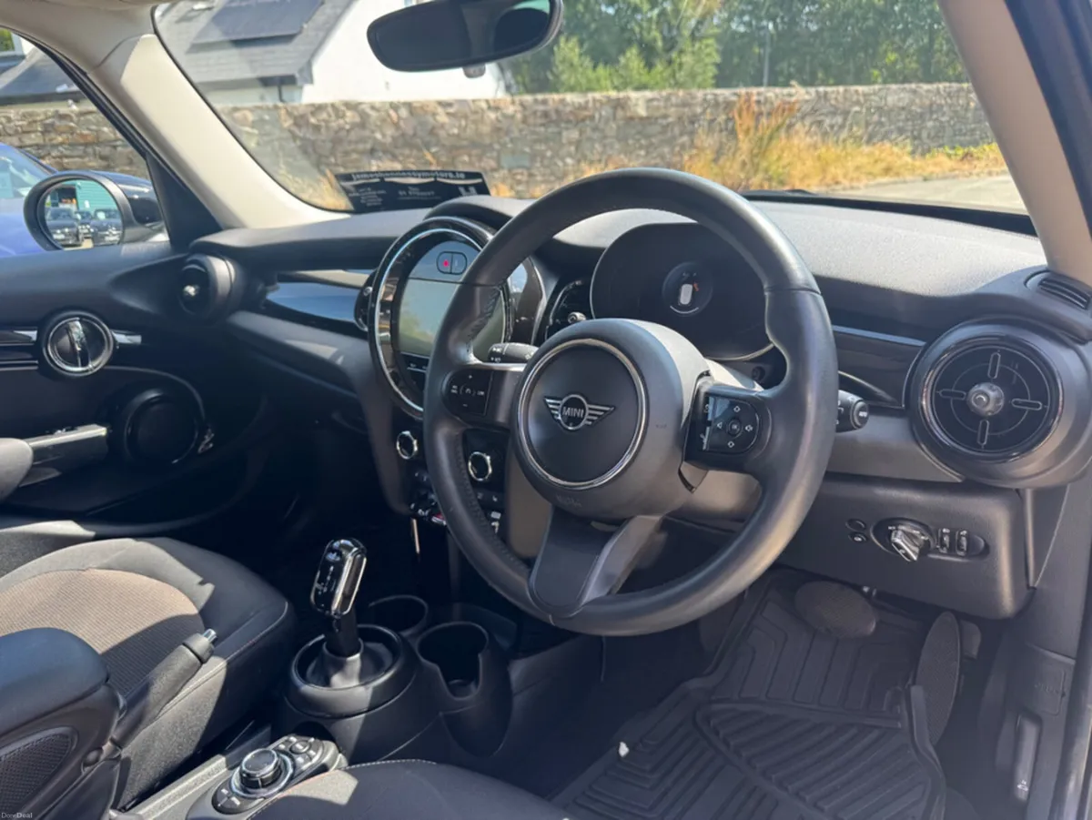 Mini Cooper CLASSIC PREMIUM AUTO - Image 5
