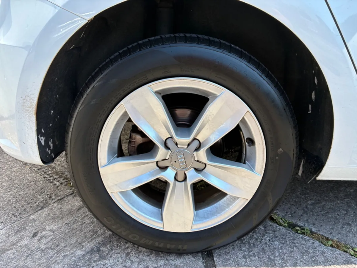 Audi A1 DBA-8XCHZ 5DR - Image 3