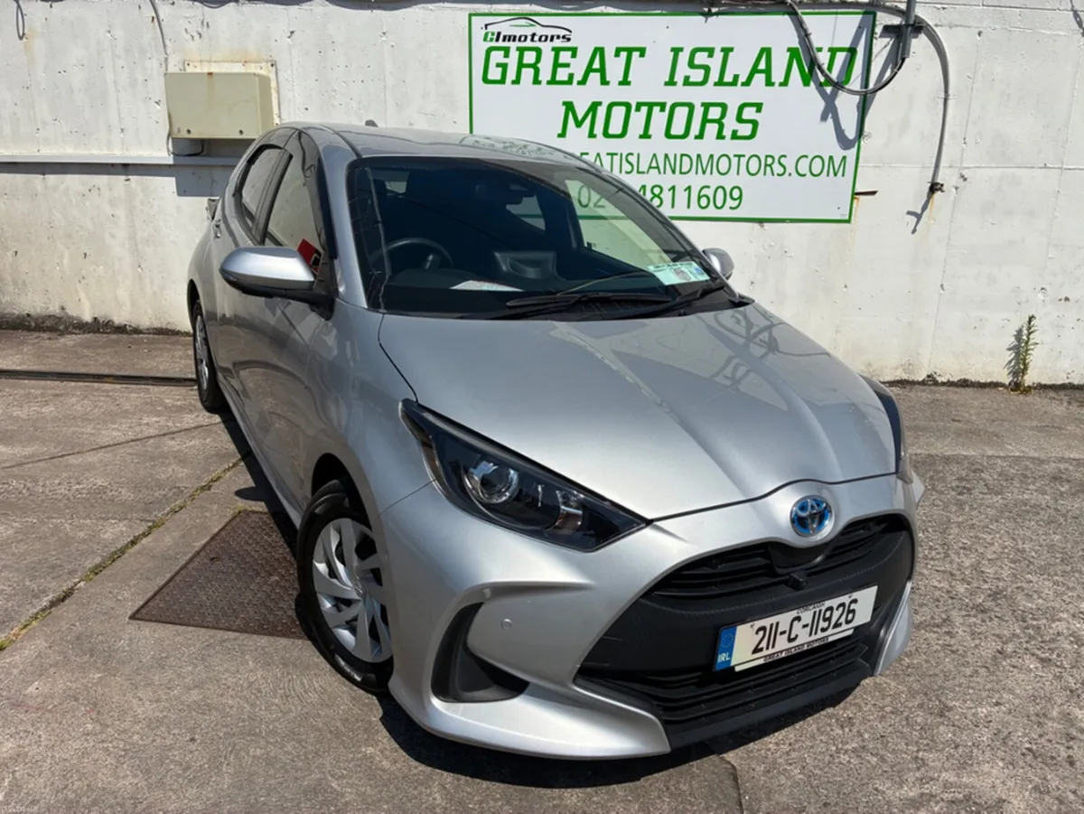 Toyota Yaris 1.5 6AA-MXPH10 HEV 5DR A - Image 1