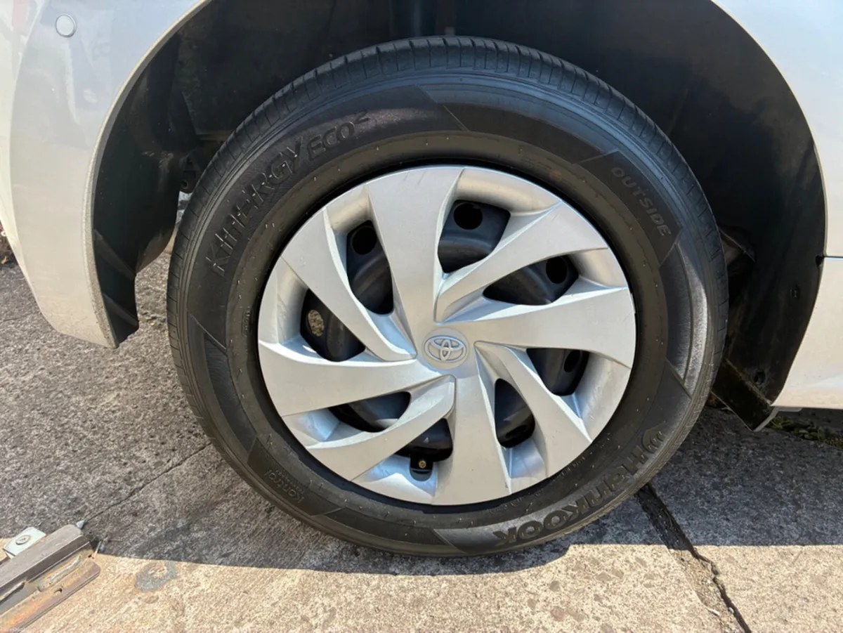 Toyota Yaris 1.5 6AA-MXPH10 HEV 5DR A - Image 3