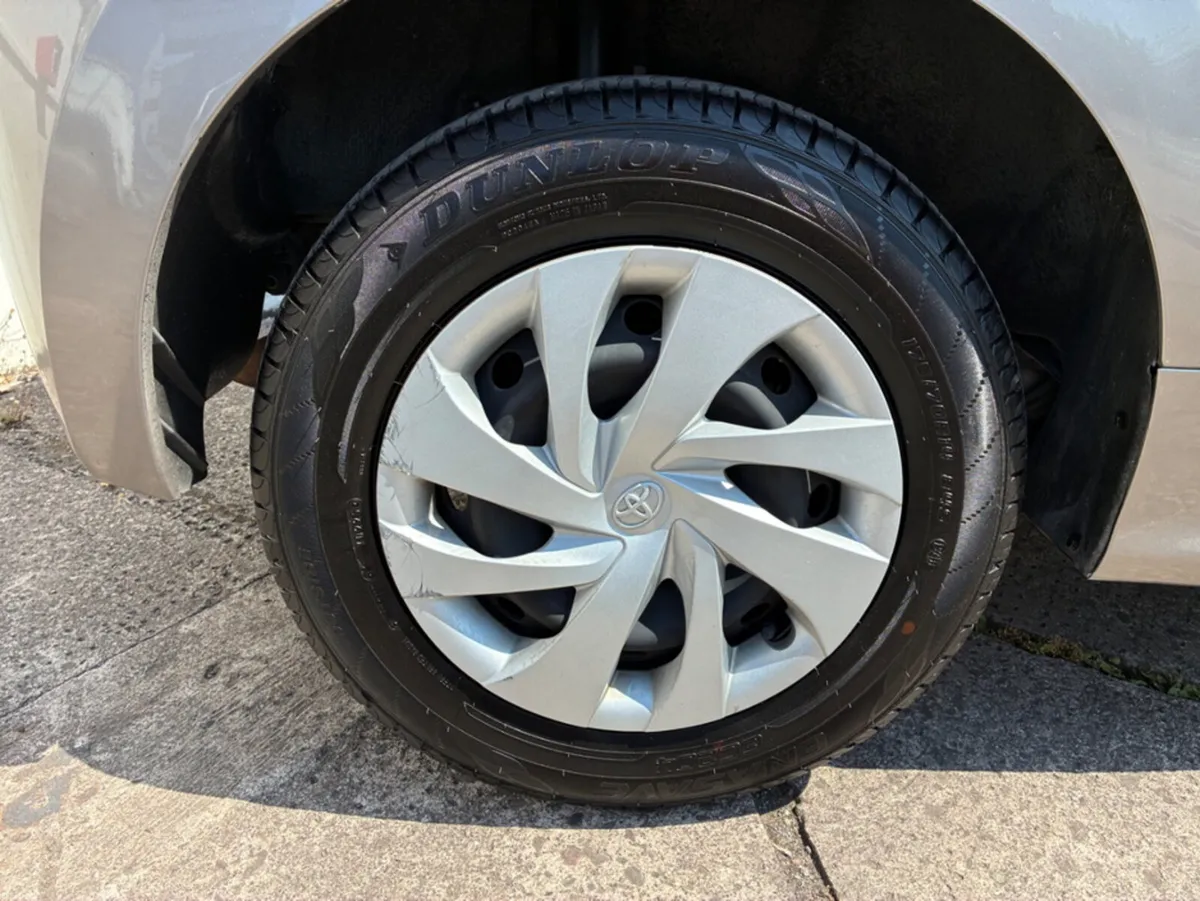 Toyota Yaris 1.5 6AA-MXPH10 HEV 5DR A - Image 2
