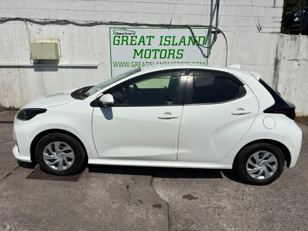 Toyota Yaris 1.5i X HYBRID AUTOMATIC - Image 6