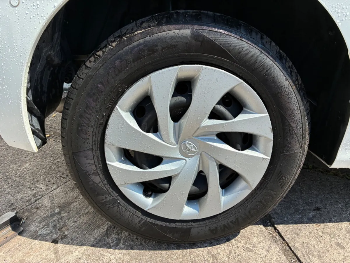 Toyota Yaris 1.5 6AA-MXPH10 HEV 5DR A - Image 3