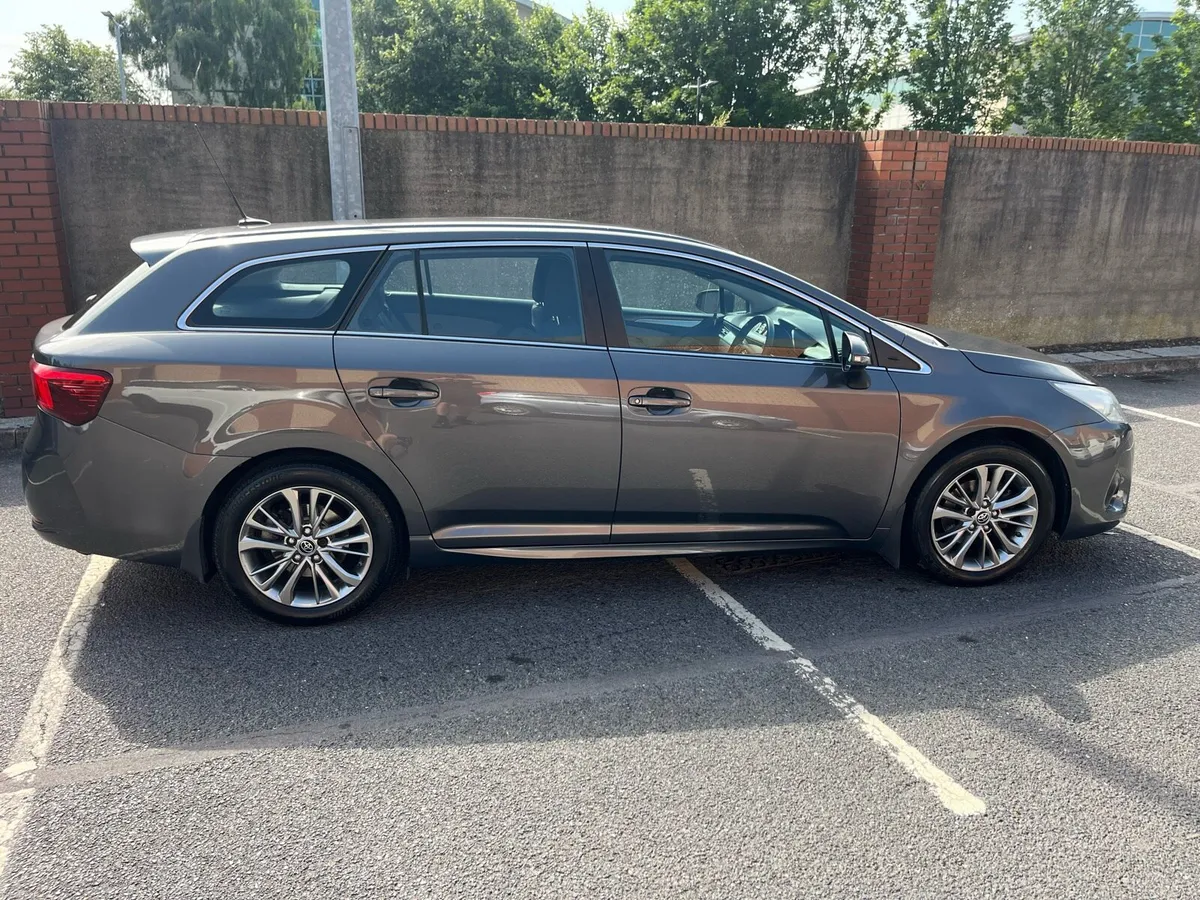Toyota Avensis Business edition estate - Image 4