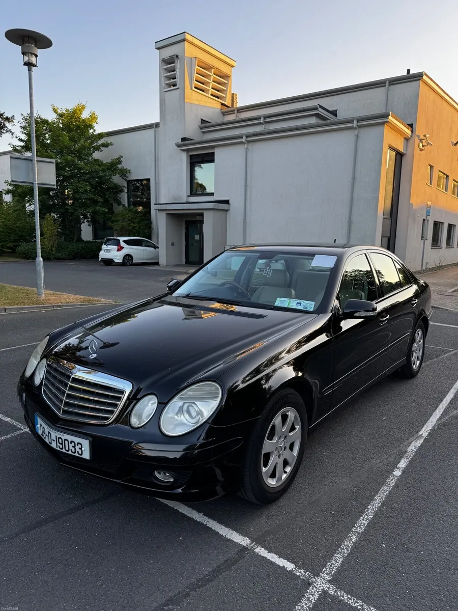 Mercedes-Benz E-Class 2009 - Image 2