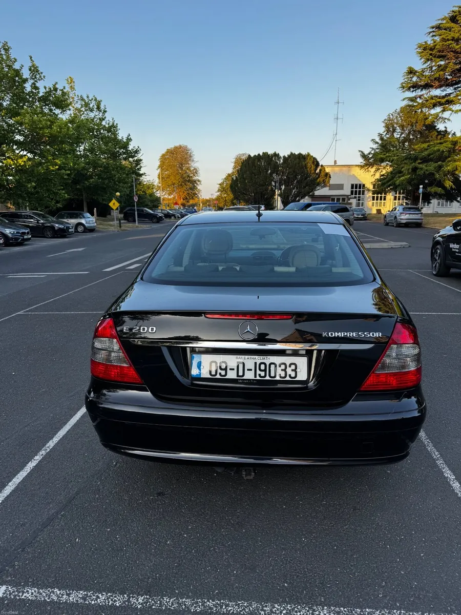 Mercedes-Benz E-Class 2009 - Image 3