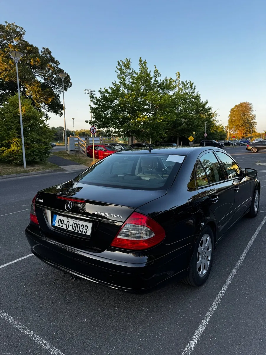Mercedes-Benz E-Class 2009 - Image 4
