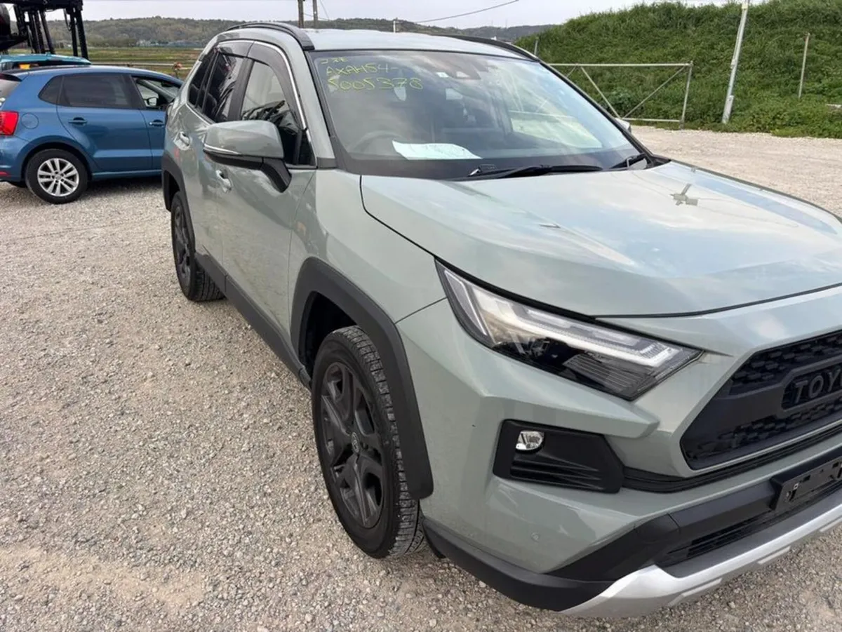 Toyota RAV4 Adventure 4x4 - Image 2