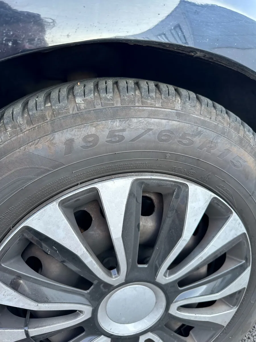 Volkswagen Golf 2011 - Image 2