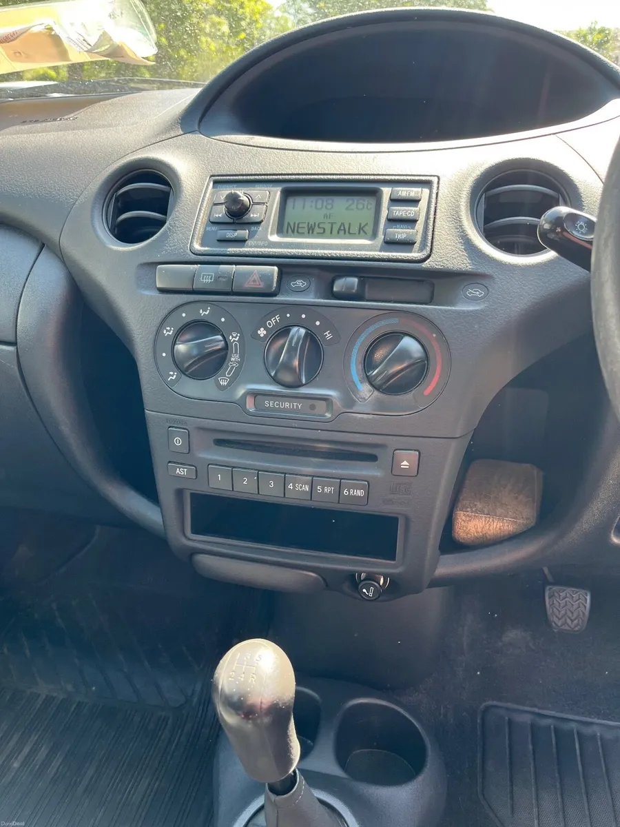 Toyota Yaris 2005 - Image 4
