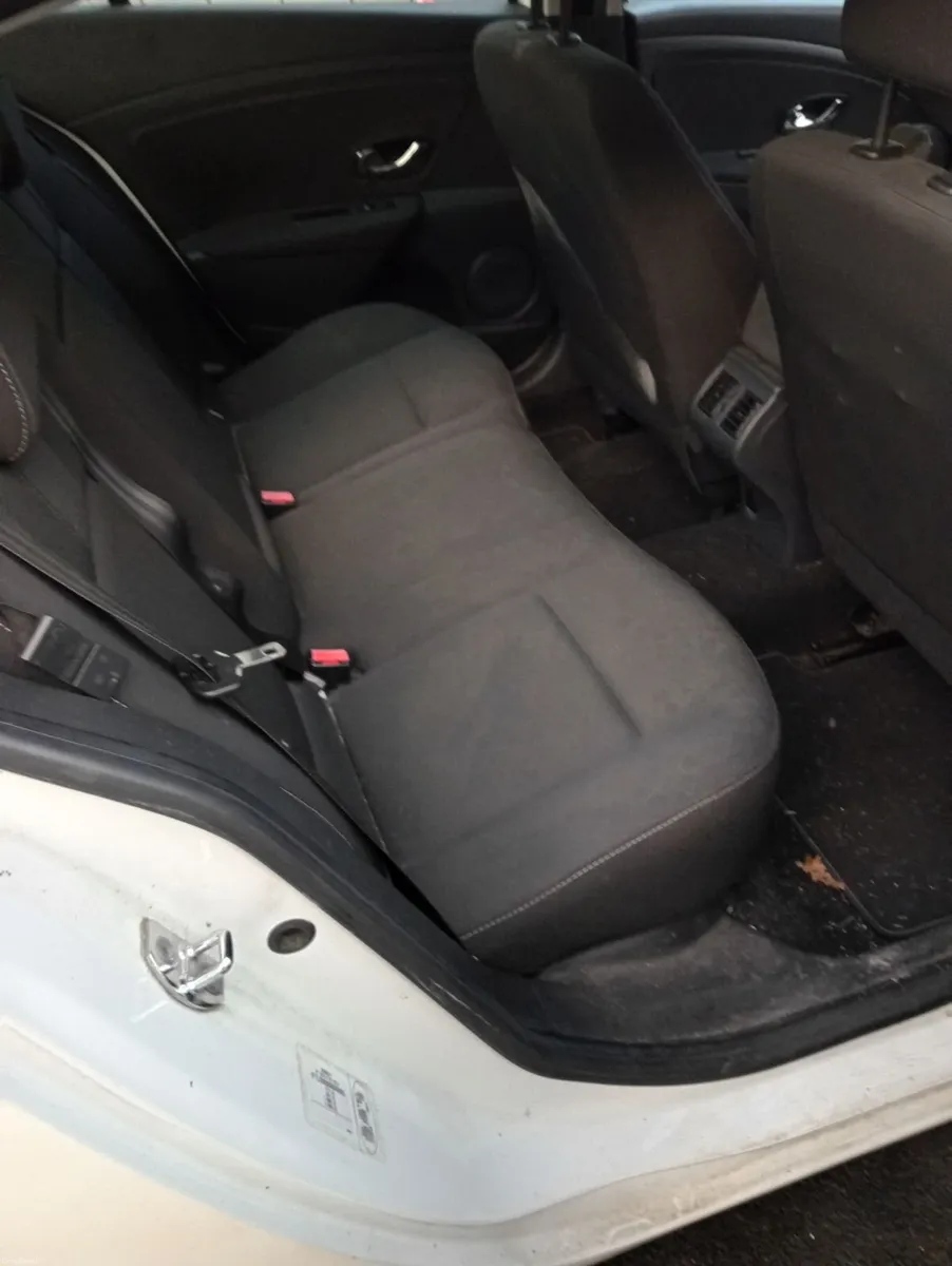Renault Fluence 2012 - Image 2
