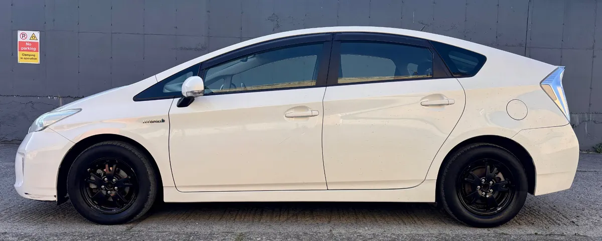 2015 Toyota Prius*FRESH NCT June 2027* - Image 5