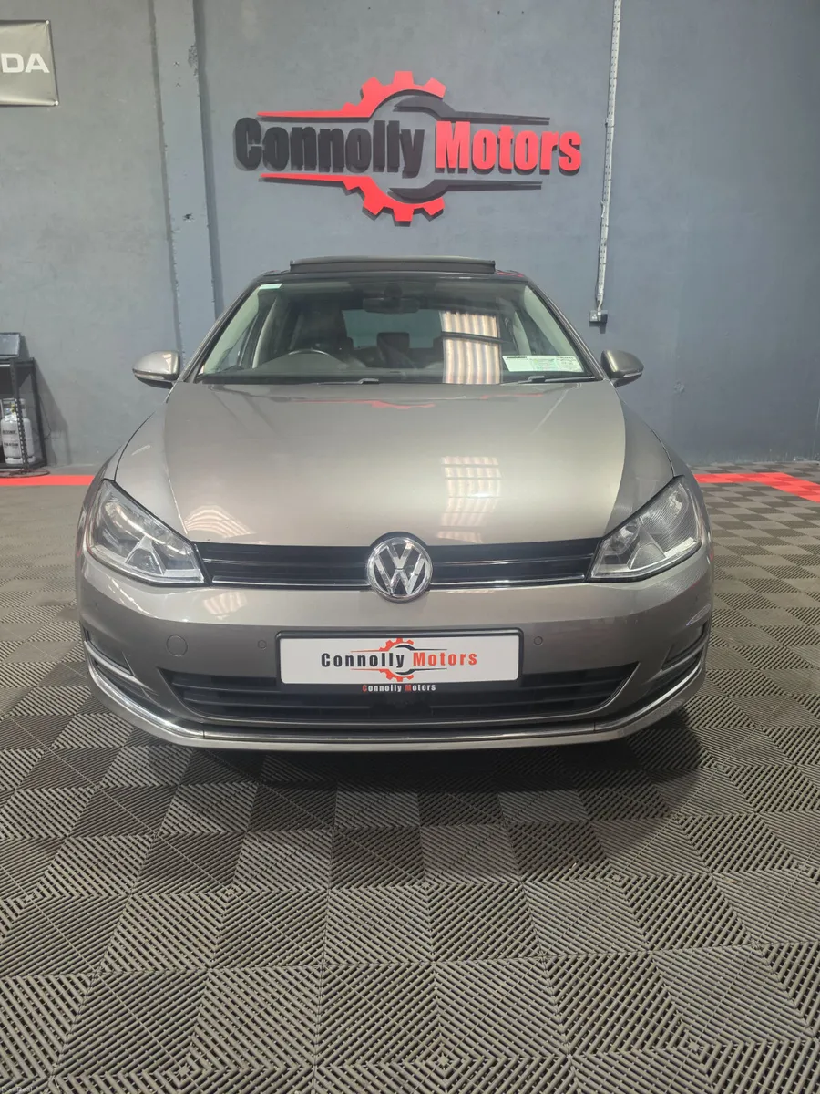 Volkswagen Golf 2017 * Panoramic Roof * - Image 3