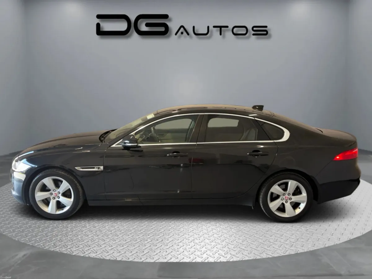 Jaguar XF 2.0 D PORTFOLIO 180PS AUTO 4DR - Image 1