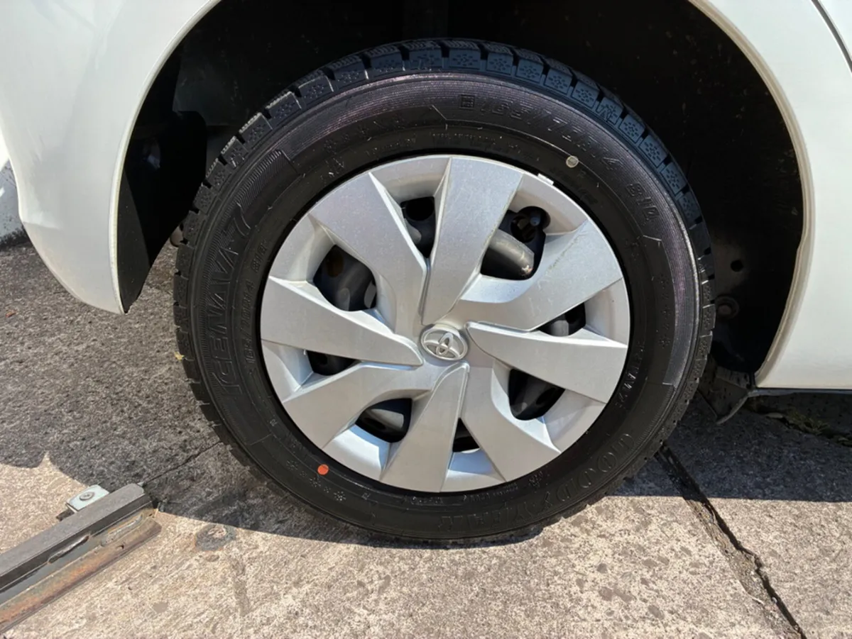 Toyota Vitz DBA-KSP130 5DR AUTO - Image 3