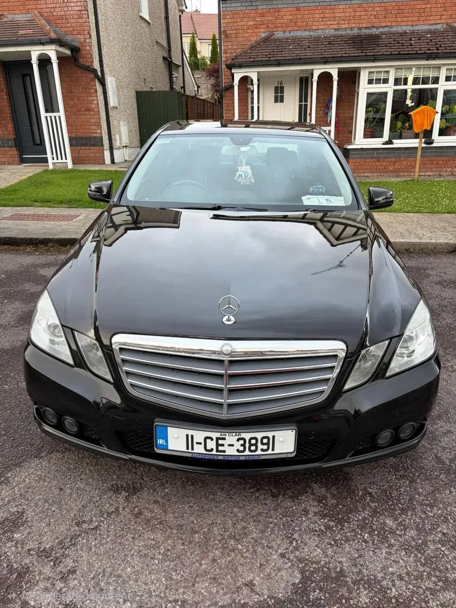 Mercedes-Benz E-Class 2011 - Image 1
