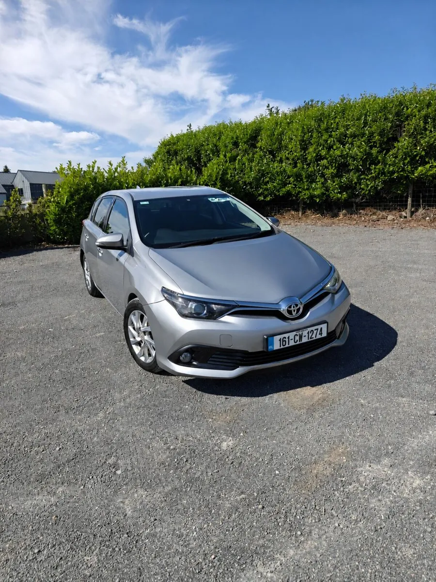 Toyota Auris Full History 2 owners - Image 2
