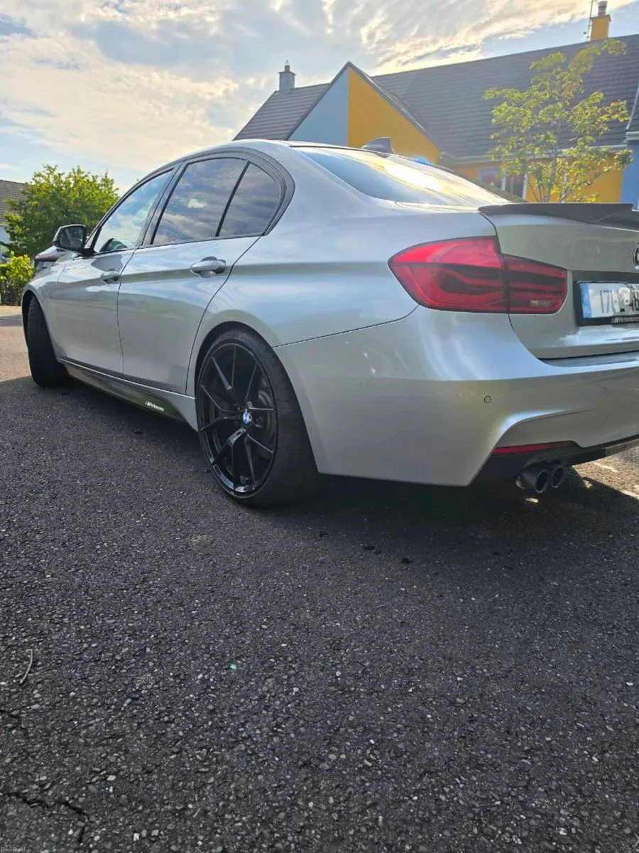 BMW 330d - Image 2