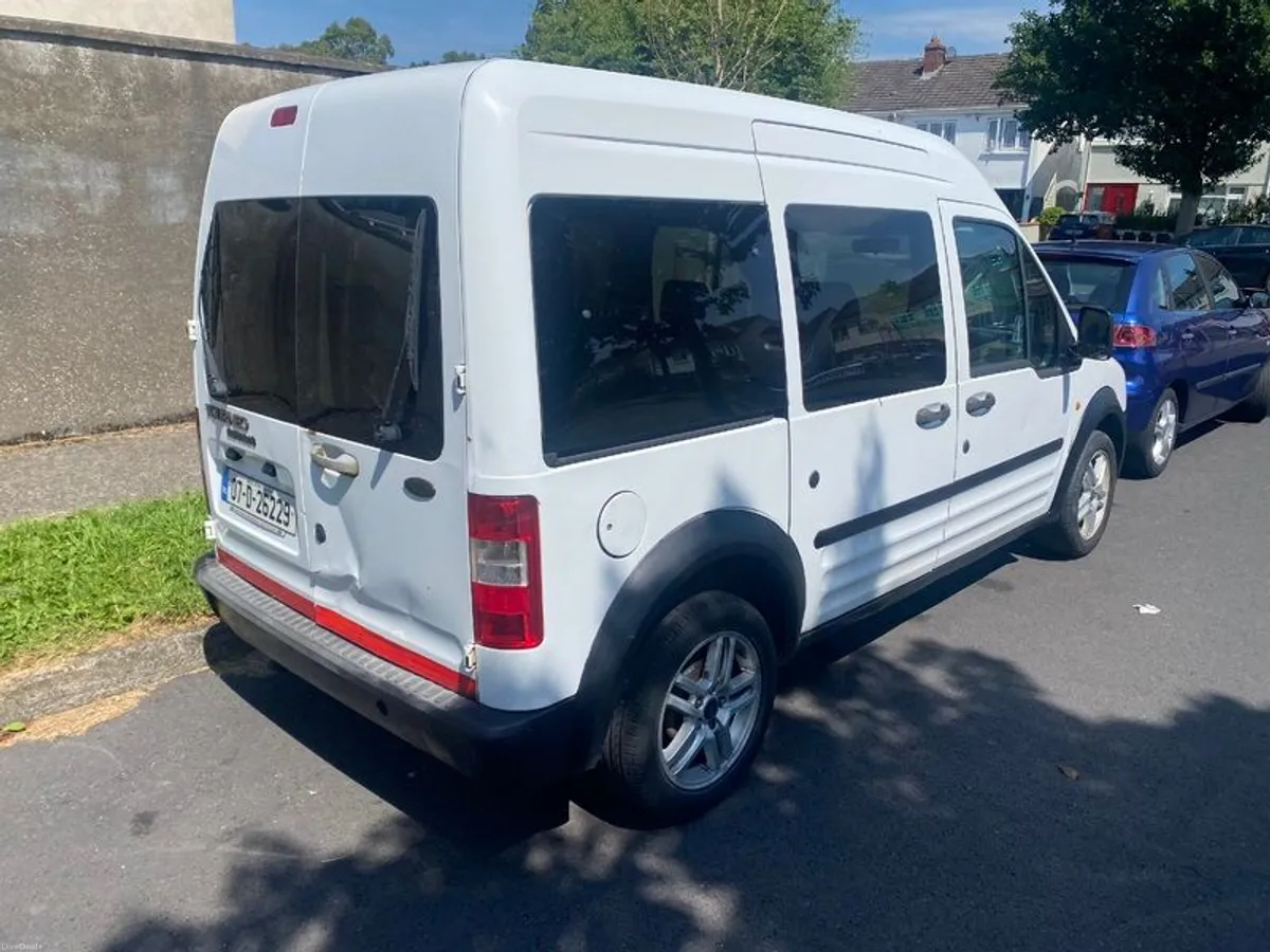 Ford Tourneo Connect 8 seater minibus - Image 4