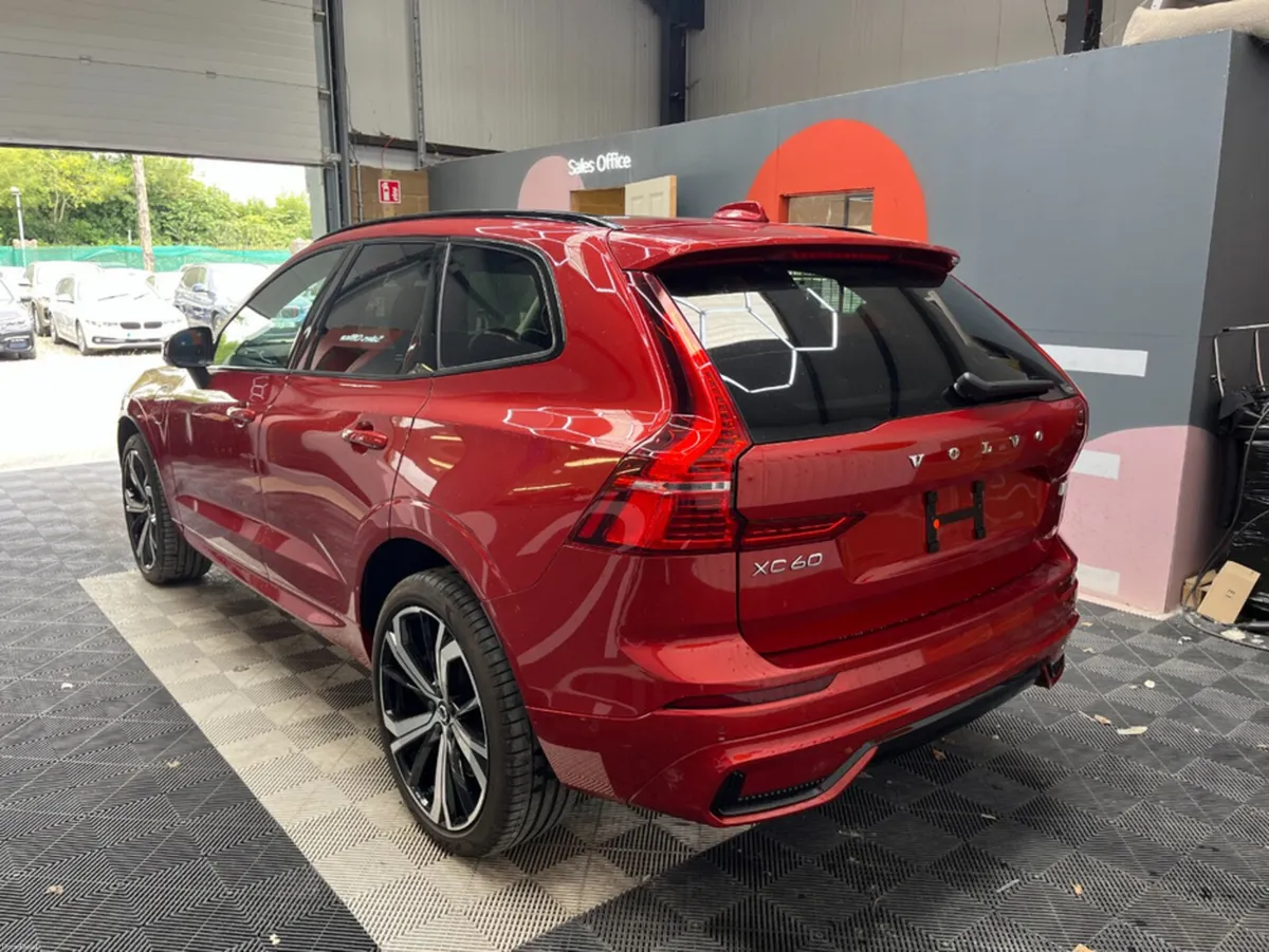 Volvo XC60 2024 VOLVO XC60 T6 PLUG-IN 2.0 AUTOMATI - Image 4