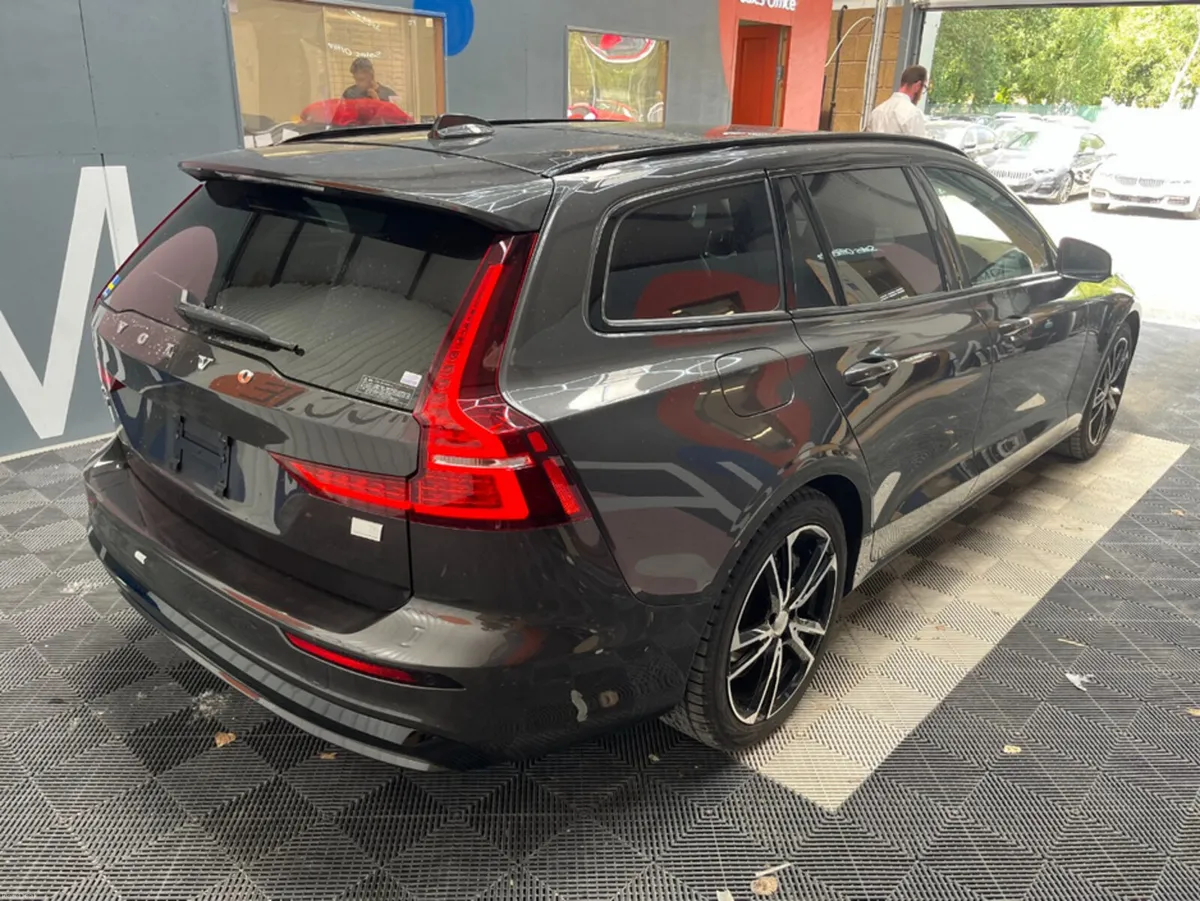 Volvo V60 2023 VOLVO V60 T6 PLUG-IN 2.0 AUTOMATIC - Image 2