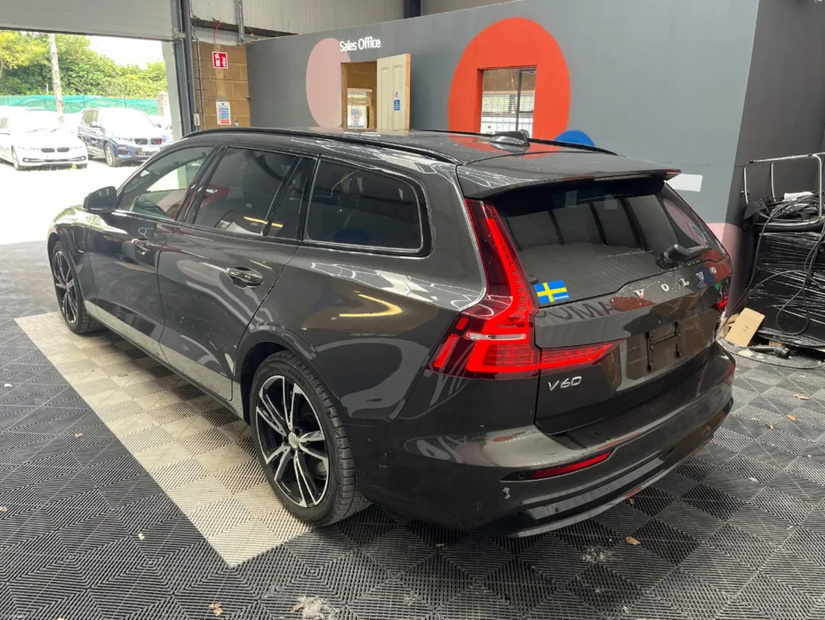 Volvo V60 2023 VOLVO V60 T6 PLUG-IN 2.0 AUTOMATIC - Image 4