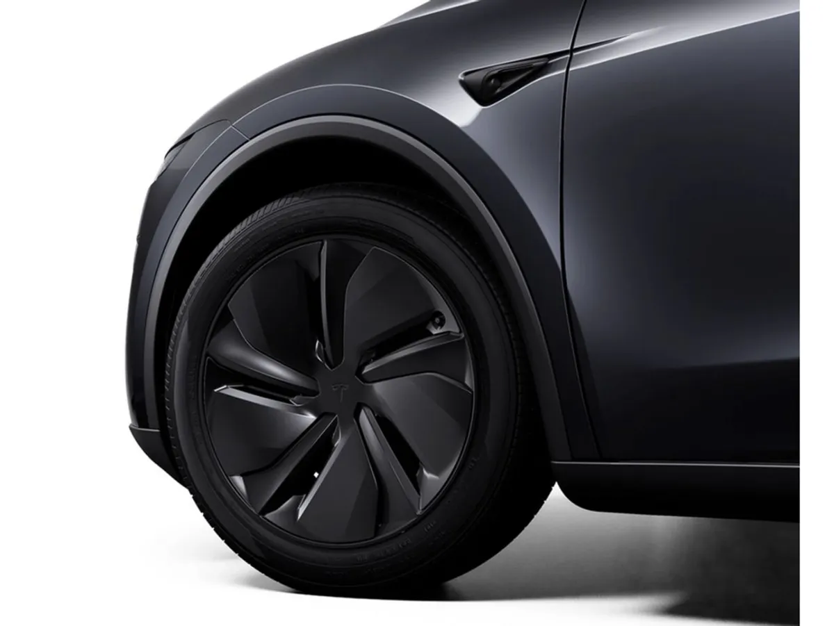 Tesla Model Y Model Y Premium Long Range All-Wheel - Image 4