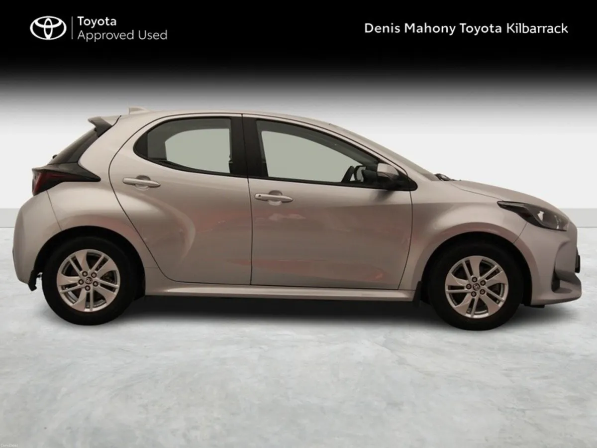 Toyota Yaris 1.5 HYBRID LUNA 4DR - Image 3