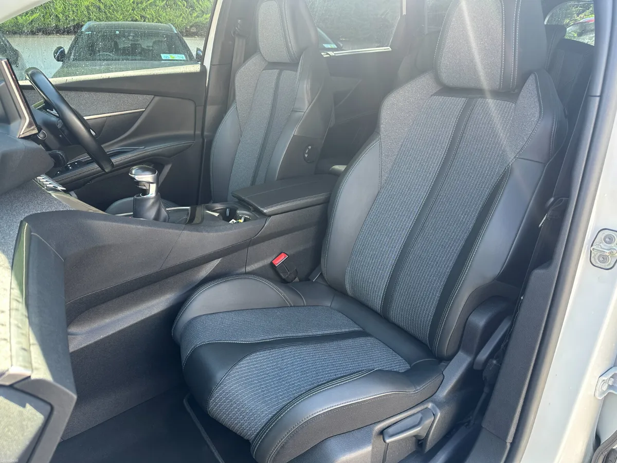 Peugeot 5008 1.5 BlueHDi 130bhp Allure *LOW KMS* - Image 6